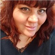 Disponibile ad insegnare la lingua italiana a stranieri ed aventi necessità; disponibile anche per aiuto compiti